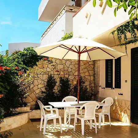 Casa Dell'ospite * 莱乌卡